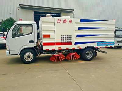 崇左市國六大型掃路車廠價(jià)解析與3噸掃路車功能配置詳解