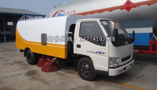 江鈴掃路車價(jià)格圖片配件與防撞緩沖車性能解析